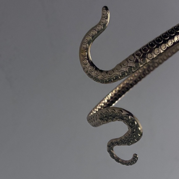 3/20$ Gold Women's Arm Cuffs Tenticle and Floral - Picture 3 of 3